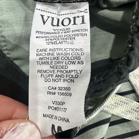 Vuori Peloton Men’s banks shorts Medium blue  green stripe - Picture 7 of 8